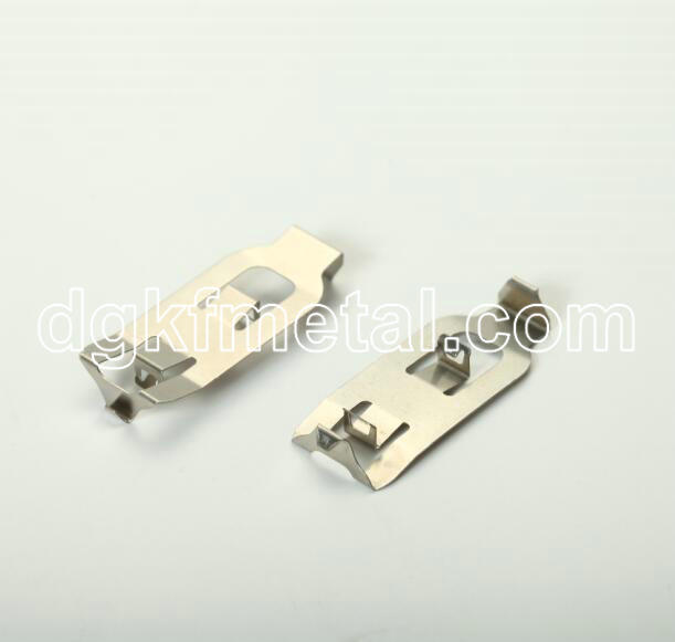 Metal spring clip for lamp holder socket